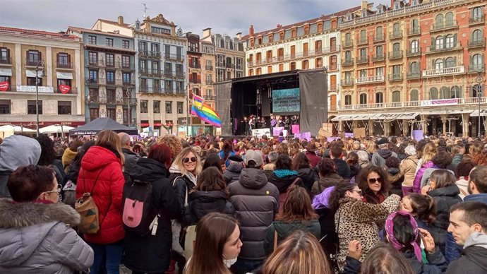Concentración en la Plaza del Castillo de Pamplona con motivo de la celebración del Día Internacional de la Mujer