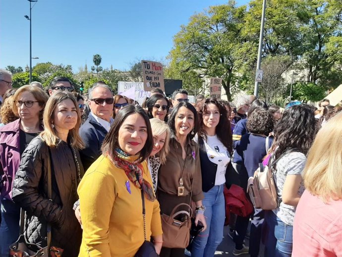 Marta Bosquet y Rocío Ruiz en la manifestación del 8M en Sevilla