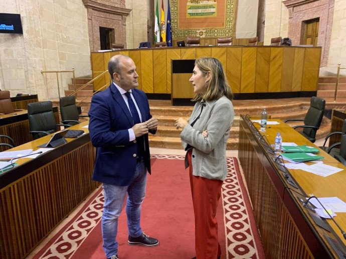 Julio Díaz con la consejera de Empleo, Formación y Trabajo Autónomo, Rocío Blanco.