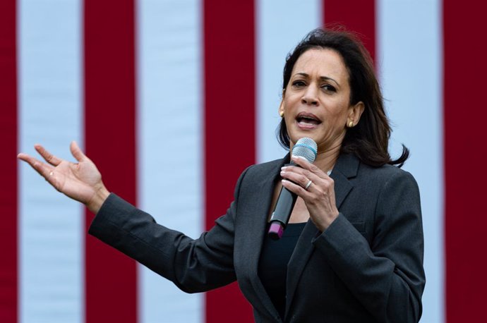 EEUU.- Kamala Harris anuncia que apoya a Joe Biden para la nominación presidenci