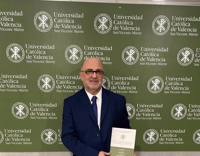 El podólogo riojano Eduardo Nieto ha logrado la categoría de doctor en Ciencias de la Salud en la Universidad Católica de Valencia