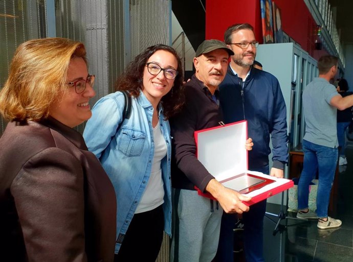 El alcalde de Palma, José Hila, y la regidora de Seguridad Ciudadana, Joana Adrover, han participado en la Diada de los Bomberos de Palma.