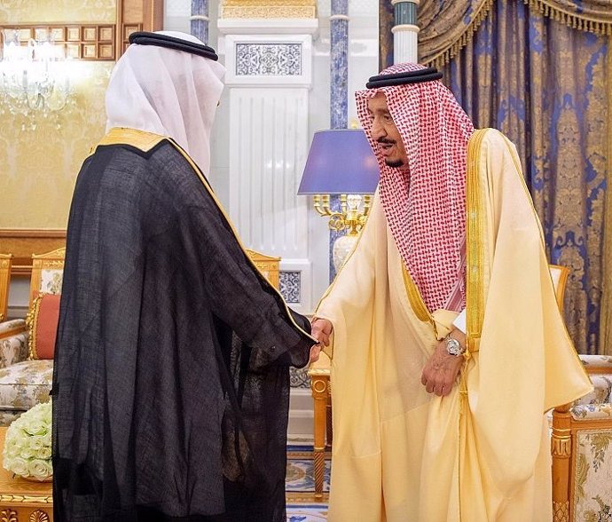 A.Saudi.- El rey saudí reaparece en un acto público tras los rumores sobre su es