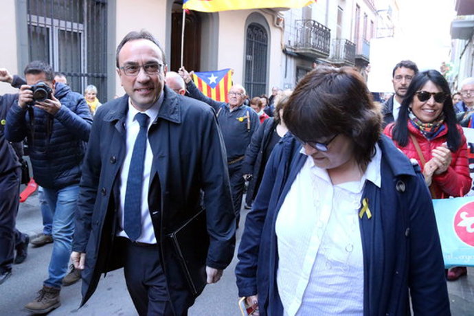 Pla mitj de l'exconseller Josep Rull arribant a treballar a MútuaTerrassa el 9 de mar de 2020. (Horitzontal)