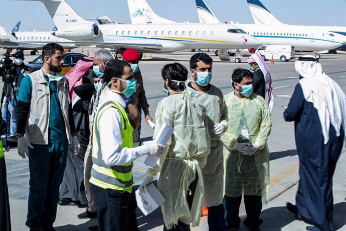 Coronavirus.- Arabia Saudí cierra todos los centros educativos y prohíbe viajar 