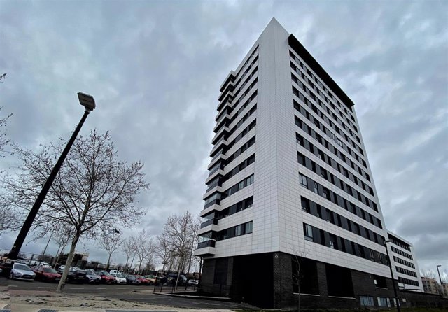 Edificio de viviendas en un momento en el que la demanda de hipotecas sufre su mayor caída desde 2013 por malas expectativas y cambios regulatorios, en Madrid a 27 de enero de 2020.