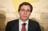 Almeida enfría la posibilidad de que Madrid cuente con una ordenanza de Igualdad: "No tenemos competencias específicas"