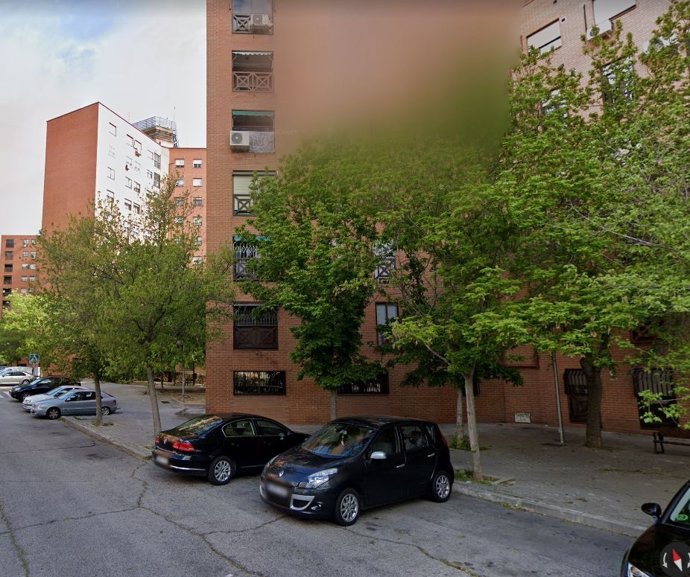 Una imagen de la calle en la que aparcó el hombre degollado en el barrio madrileño de Canillejas
