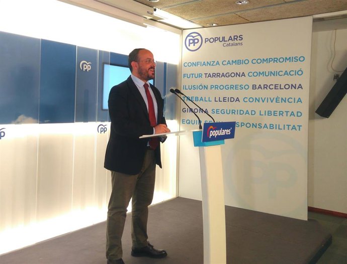 El líder del PP de Catalunya, Alejandro Fernández, en rueda de prensa en Barcelona el 8 de enero de 2020.