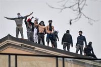 Seis muertos, motines y fugas en las cárceles de Italia por el coronavirus