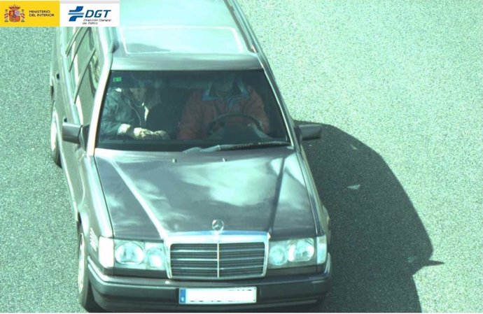 Vehículo captado con las cámaras de la DGT cuyo ocupante no llevaba puesto el cinturón de seguridad