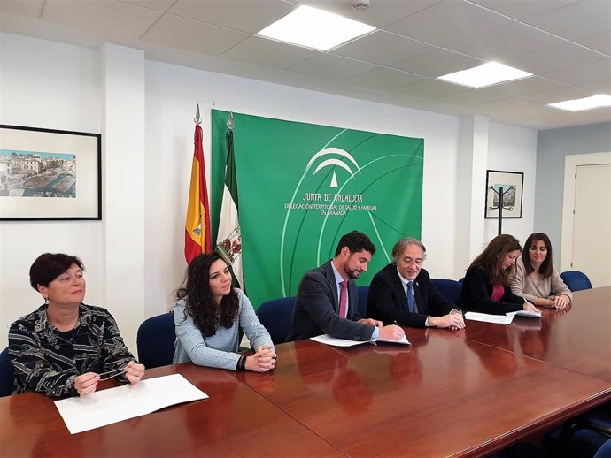 Firma del convenio entre el Hospital Universitario Clínico San Cecilio de Granada y la Asociación de Padres de Niños Prematuros de Granada (Pregran)
