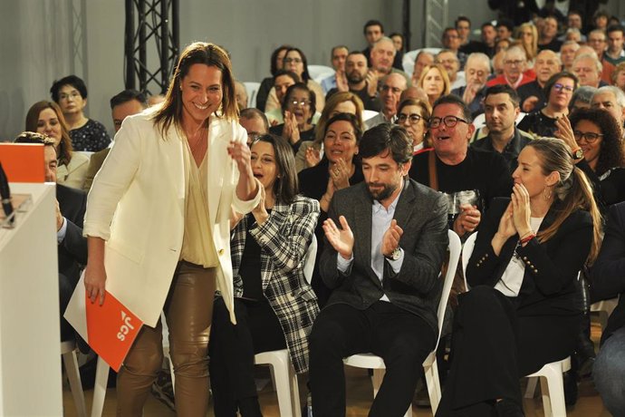 Beatriz PIno (Ciudadanos), en un acto con Arrimadas y otros dirigentes de la formación naranja