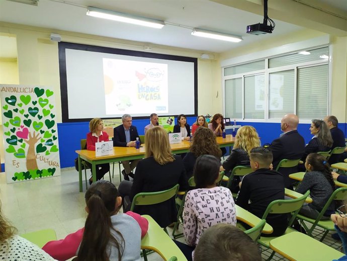 Presentación en Almería de la campaña 'Héroes en casa'