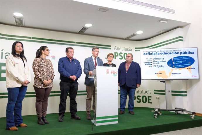 El secretario general del PSOE de Almería, José Luis Sánchez Teruel, en rueda de prensa