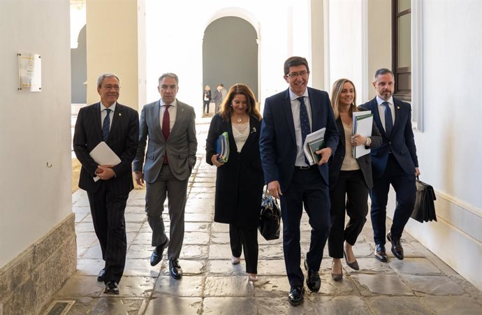 Consejo.- Junta reforma 27 normas para eliminar trabas burocráticas e incentivar