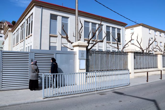 Pla general de l'exterior de l'escola ngel Guimer de Balaguer, el 9 de mar del 2020. (Horitzontal)