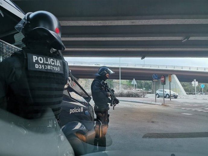 Els Mossos detenen 13 persones en un operatiu contra robatoris violents a Barcelona