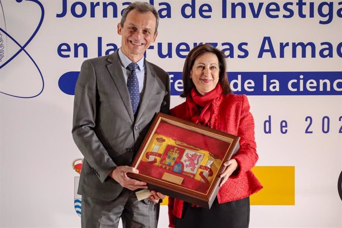 Los ministros de Ciencia e Innovación, Pedro Duque; y de Defensa, Margarita Robles