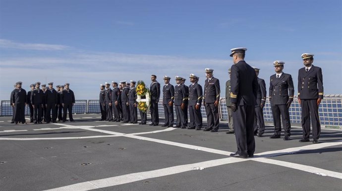Homenaje a los Caídos en el buque Rayo.