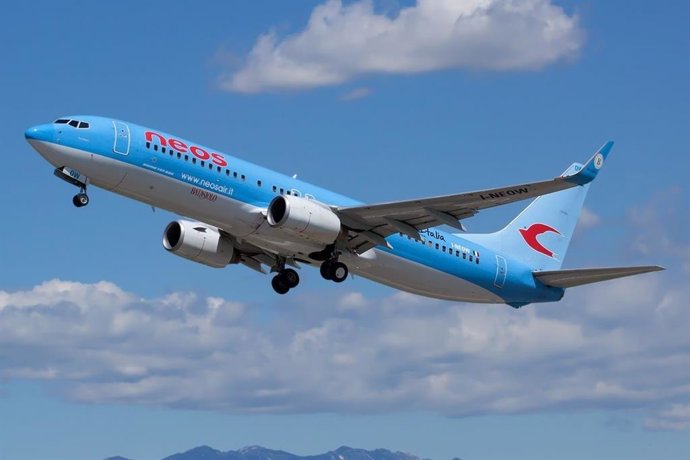 Imagen de un avión de Neos, de Alpitour Group