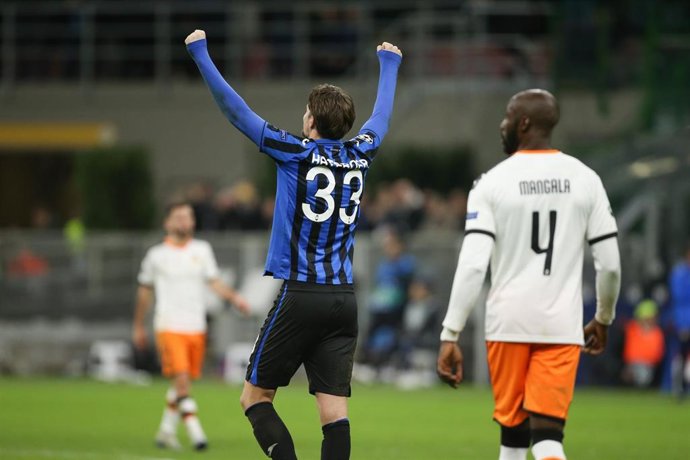 Hans Hateboer of Atalanta BC celebrate the victory after the UEFA Champions League, round of 16, 1st leg football match between Atalanta BC and Valencia CF on February 19, 2020 at San Siro stadium in Milan, Italy - Photo Morgese - Rossini / DPPI