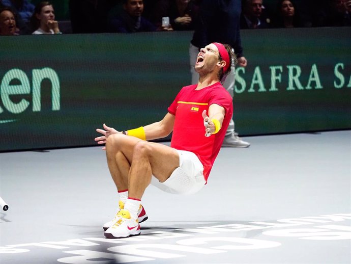 Rafa Nadal celebra el punto decisivo en la final de la Copa Davis 2020 ante Canadá