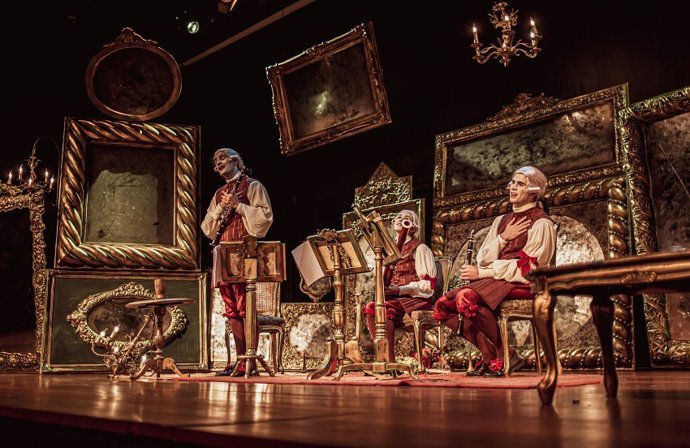 La obra incluye las voces en directo de una soprano y un barítono, que estarán acompañados por dos clarinetes y un fagot.