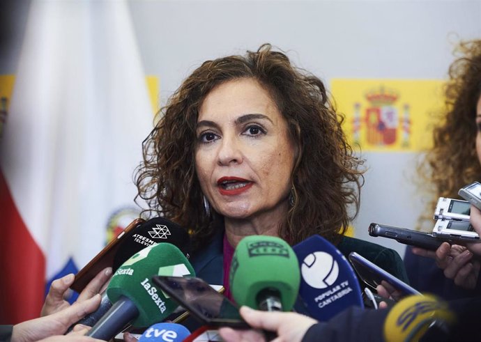 La ministra de Hacienda y portavoz del Gobierno, María Jesús Montero, atiende a los medios de comunicación 