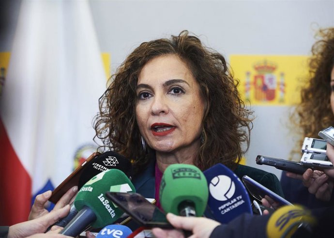 La ministra de Hacienda y portavoz del Gobierno, María Jesús Montero, atiende a los medios de comunicación 