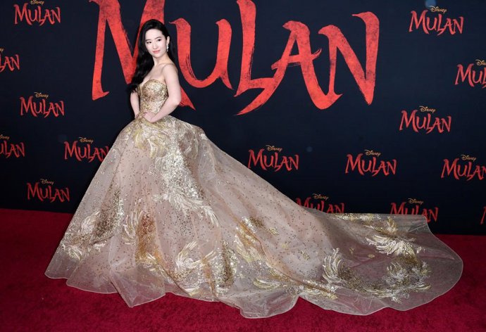 Yifei Liu en la premiere de Mulán
