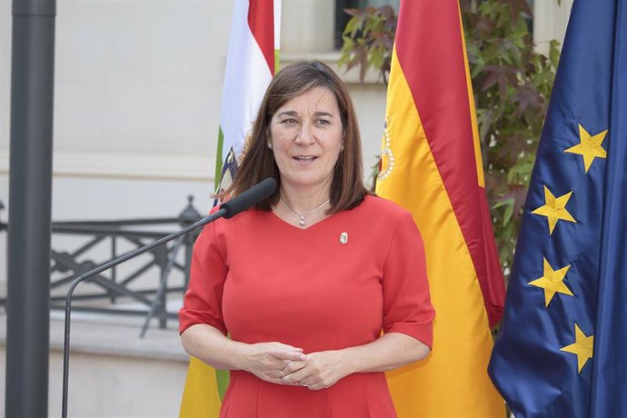 La consejera de Salud, Sara Alba, durante su intervención en el acto de toma de posesión de los nuevos consejeros del Ejecutivo del Gobierno de La Rioja.