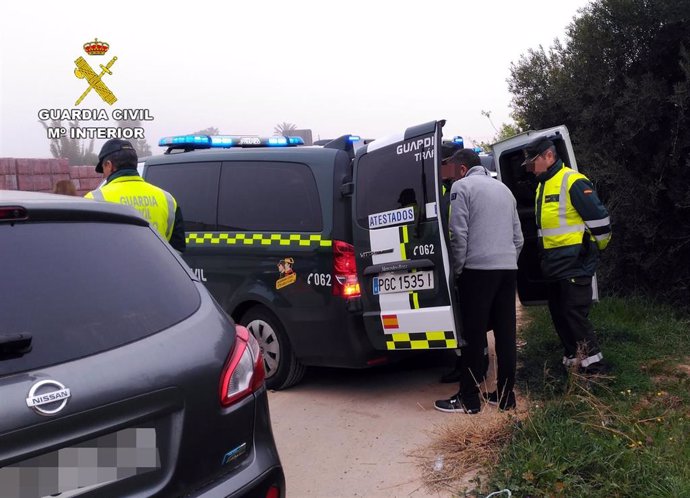 La Guardia Civil investiga al conductor de una furgoneta que superaba nueve veces la tasa de alcoholemia permitida