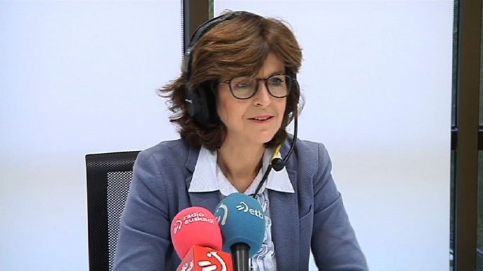 La consejera de Salud, Nekane Murga, en una entrevista en Radio Euskadi