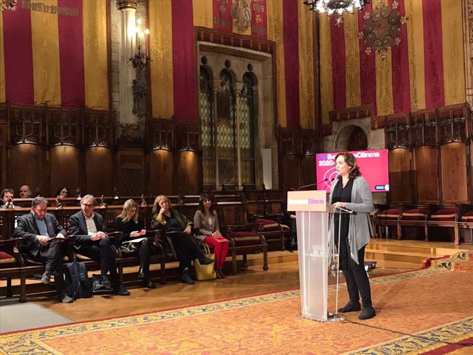 La alcaldesa de Barcelona, Ada Colau, presenta el Plan Barcelona Ciencia 2020-2023 en el Saló de Cent del Ayuntamiento de Barcelona