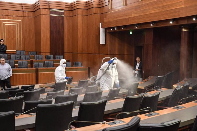 Labores de limpieza en el Parlamento de Líbano
