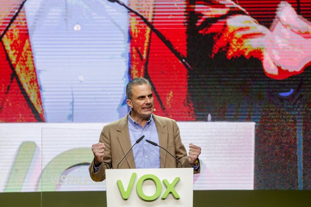 El secretario general de Vox, Javier Ortega Smith, interviene en el acto central de la Asamblea General Ordinaria del partido en el Palacio de Vistalegre (Madrid/España) a 8 de marzo de 2020.