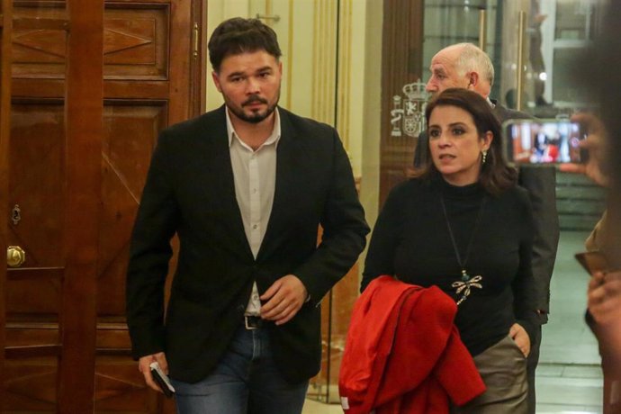 El portavoz de Esquerra Republicana (ERC) en el Congreso, Gabriel Rufián, y la portavoz del PSOE en el Congreso Adriana Lastra.