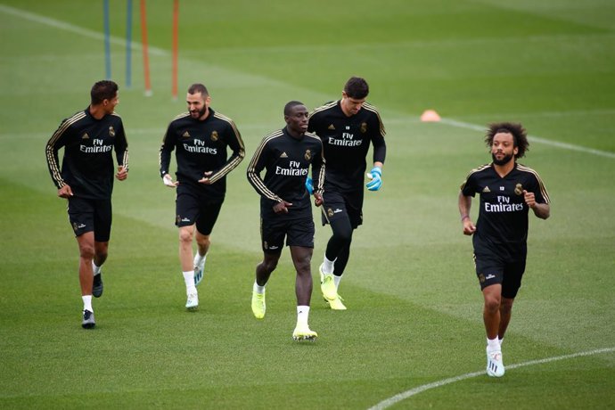 Fútbol.- El Real Madrid puede perder a Courtois y Marcelo para la vuelta de Cham