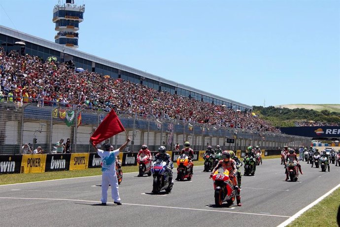 Salida prueba de motos en el Circuito de Jerez