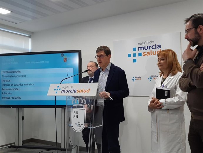 El consejero de Salud, en la rueda de prensa
