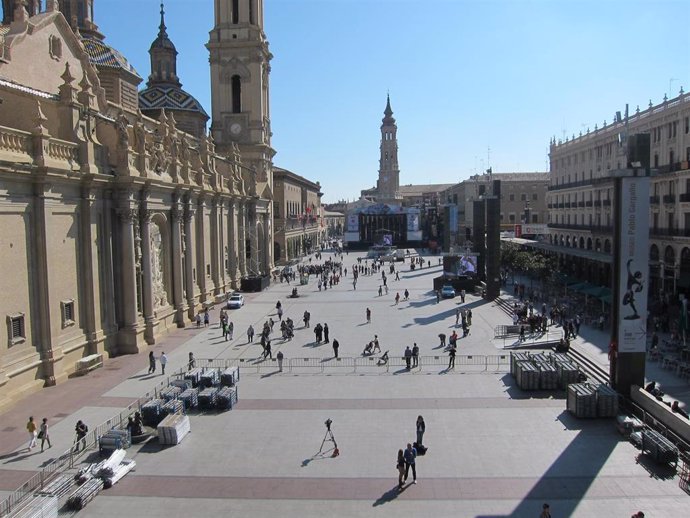 La plaza del Pilar desde la estructura para la ofrenda a la virgen