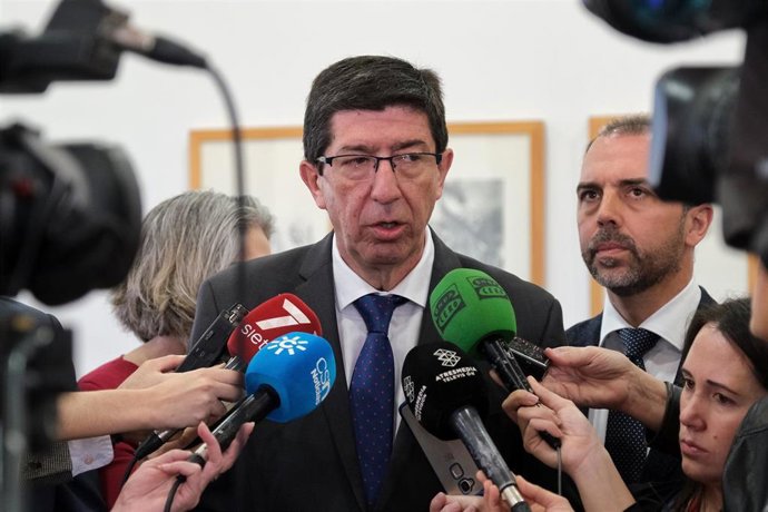 El vicepresidente de la Junta, Juan Marín, atiende a los medios de comunicación.