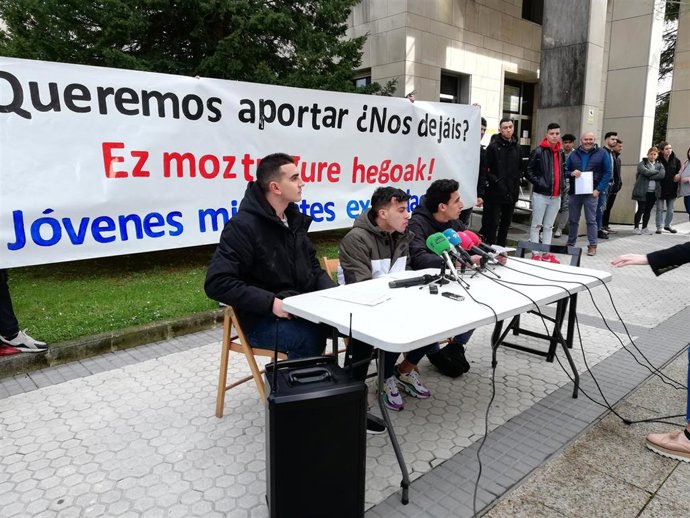Rueda de prensa de jóvenes extutelados en San Sebastián
