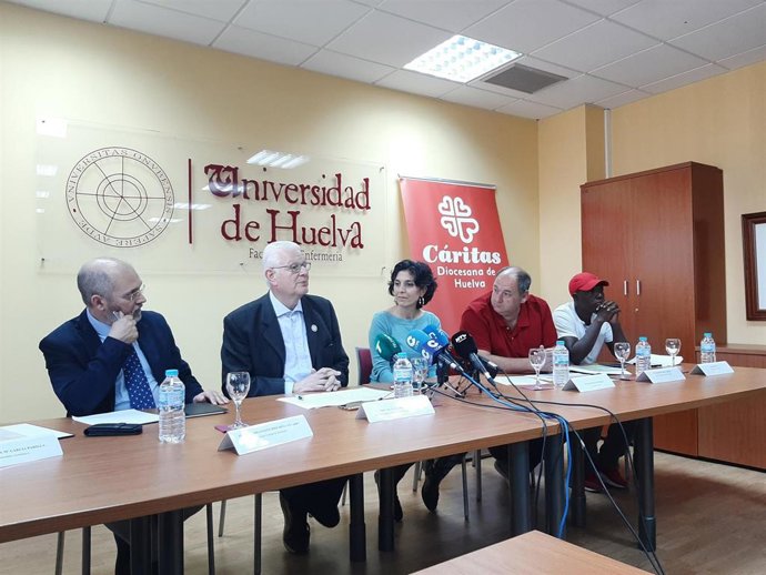 Presentan un estudio sobre la situación de salud de los inmigrantes en los asentamientos.