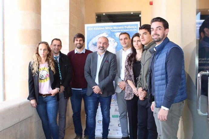 El conseller de Turismo y Deporte, Andreu Serra, asiste a la presentación de la media maratón de Pollensa.