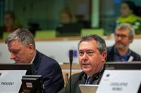 Espadas dice ahora que su decisión sobre aspirar o no a un tercer mandato "no está tomada"