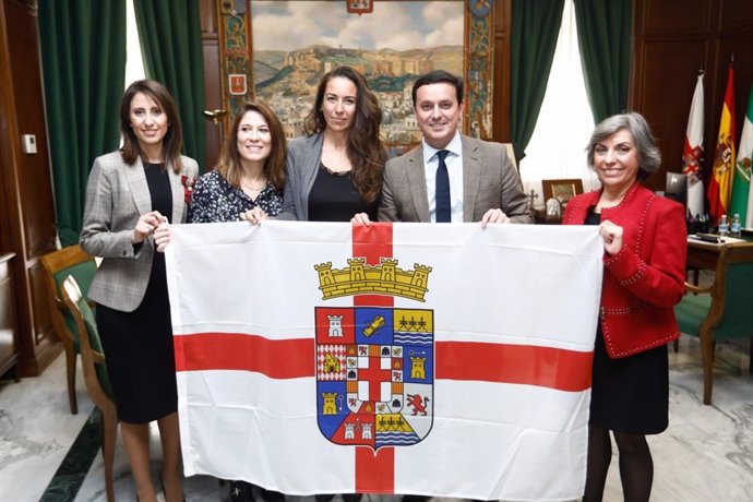 El presidente de la Diputación de Almería se reúne con científicas