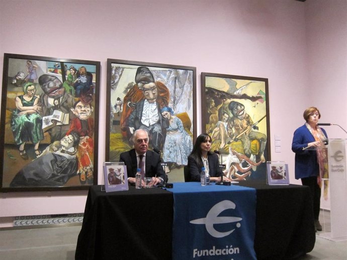 La comisaria de la exposición, María Toral, el director general de Fundación Ibercaja, José Luis Rodrigo, y la directora del Museo Goya, Rosario Añaños, presentan la exposición 'Paula Rego. Con razón o sin ella'.