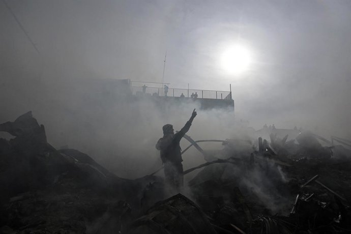 O.Próximo.- Ascienden a catorce los muertos por el incendio en un campamento de 